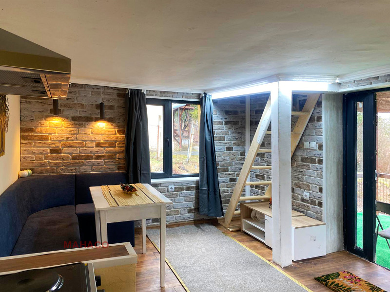 Продава КЪЩА, с. Извор, област Перник