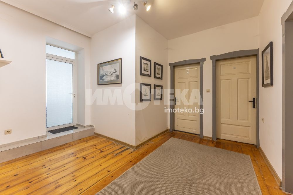Продава  Многостаен град Варна , Център , 180 кв.м | 39673249