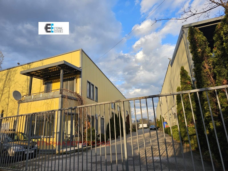 Продава САМОСТОЯТЕЛНА СГРАДА в град София, Хаджи Димитър - 422 кв.м / 840 000 € » 1 642 897.20 лв., ЕТЪРНАЛ ЕСТЕЙТС ООД