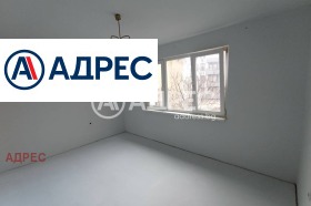 3-стаен град Варна, ВИНС-Червен площад 9