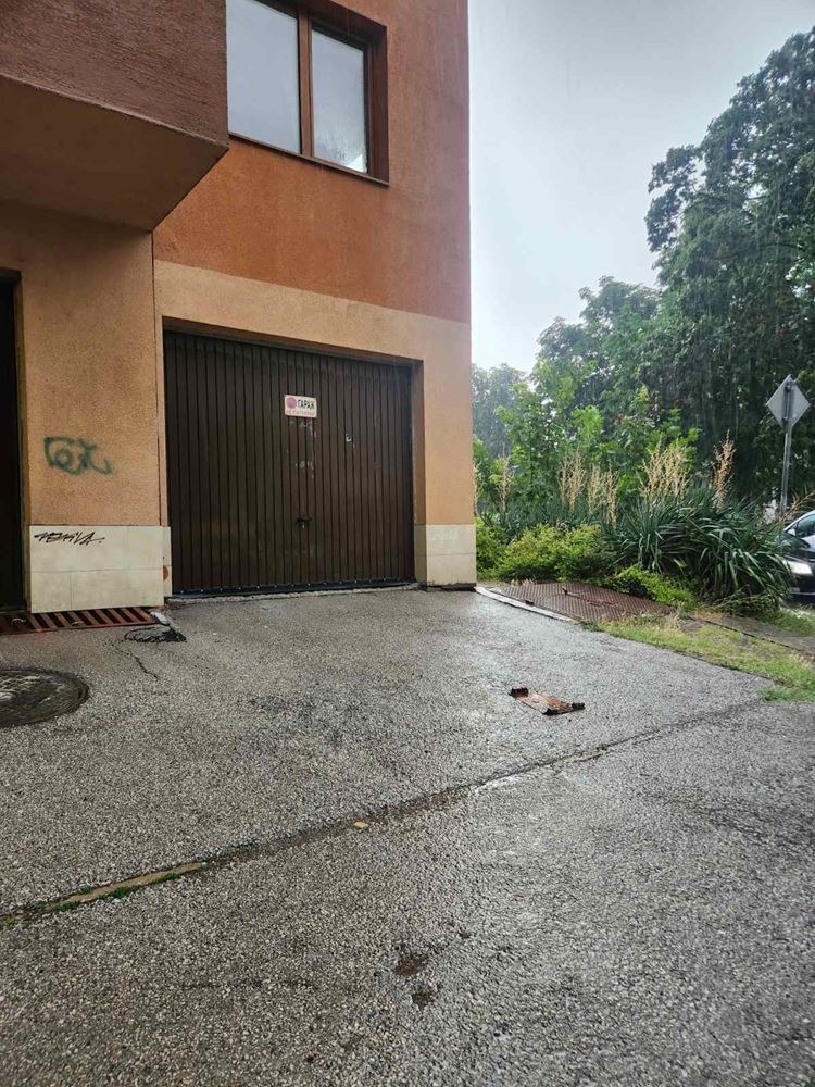 Продава ГАРАЖ, ПАРКОМЯСТО, гр. София, Западен парк