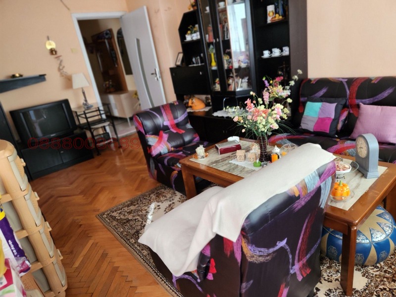 Продава  3-стаен град Хасково , Център , 100 кв.м | 65562101