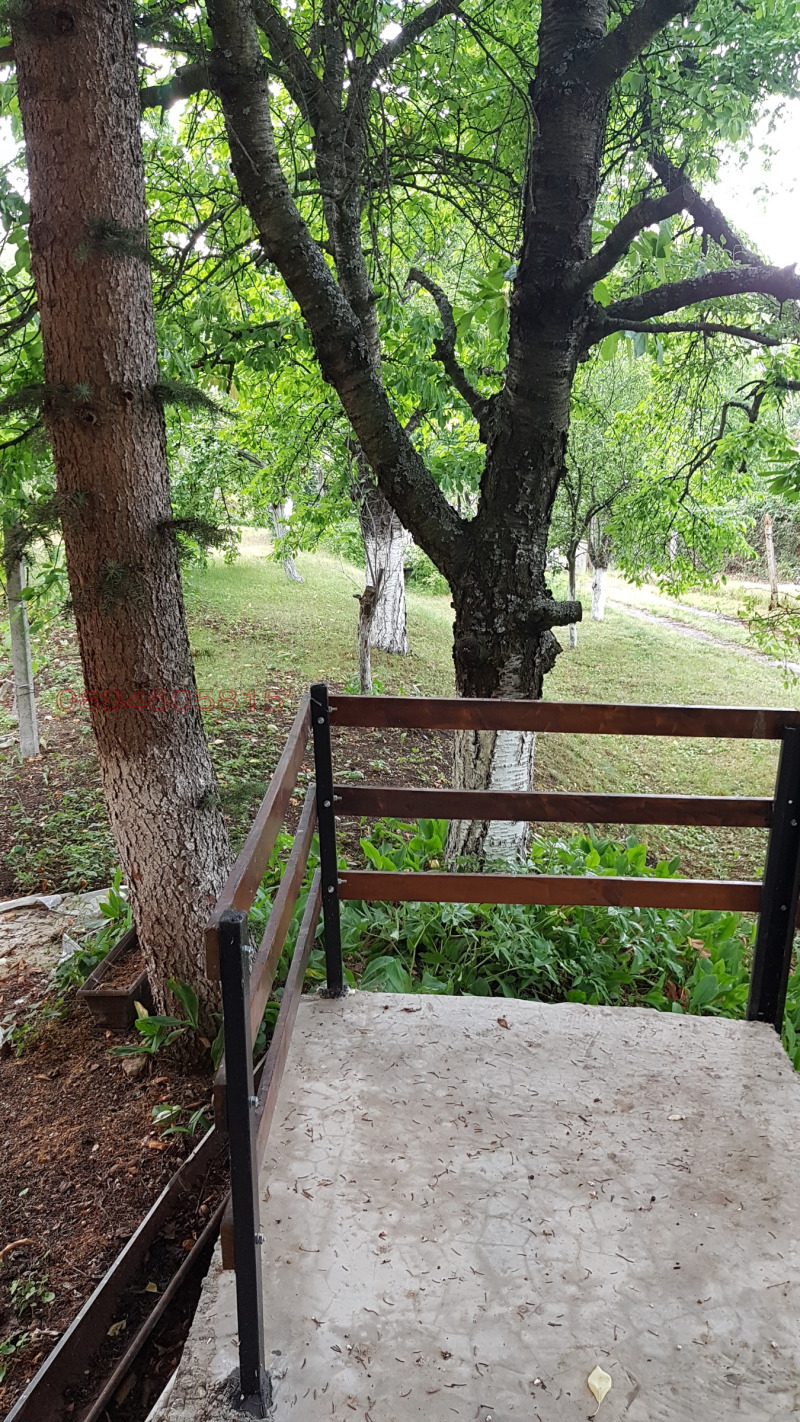 Продава ВИЛА, с. Николаево, област Перник, снимка 2 - Вили - 52784259