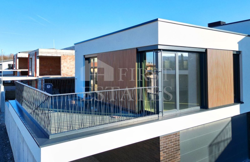 Продава КЪЩА, гр. София, Горна баня, снимка 2 - Къщи - 46524202