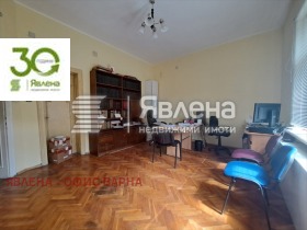 Piso de la casa Gratska majala, Varna 4