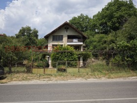 Casa Tsarvenyano, región Kyustendil 1