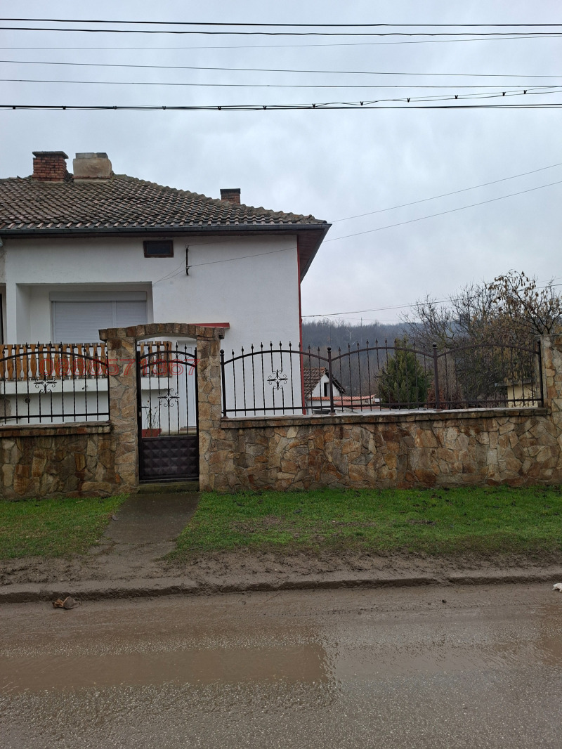 Продава КЪЩА в област Плевен, с. Буковлък - 132 кв.м / 130 000 € » 254 257.90 лв.