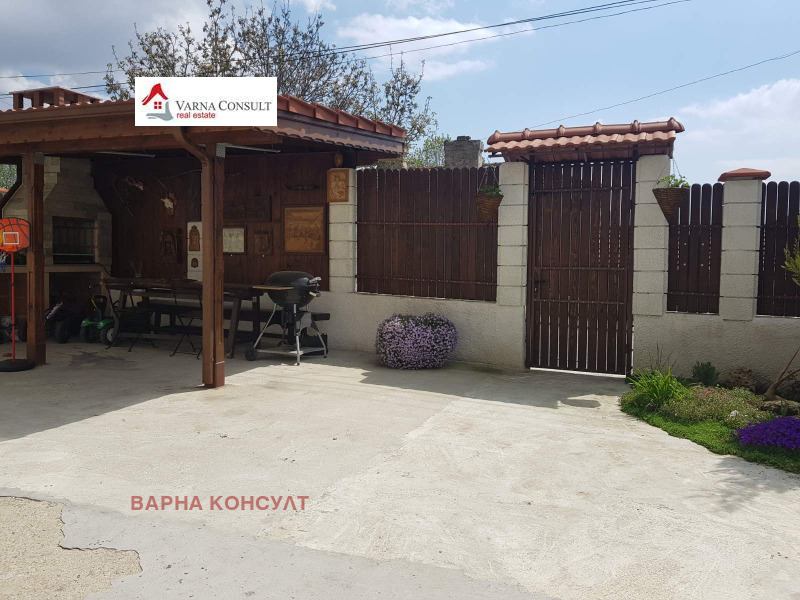 Продава КЪЩА, гр. Аксаково, област Варна, снимка 1 - Къщи - 47762873