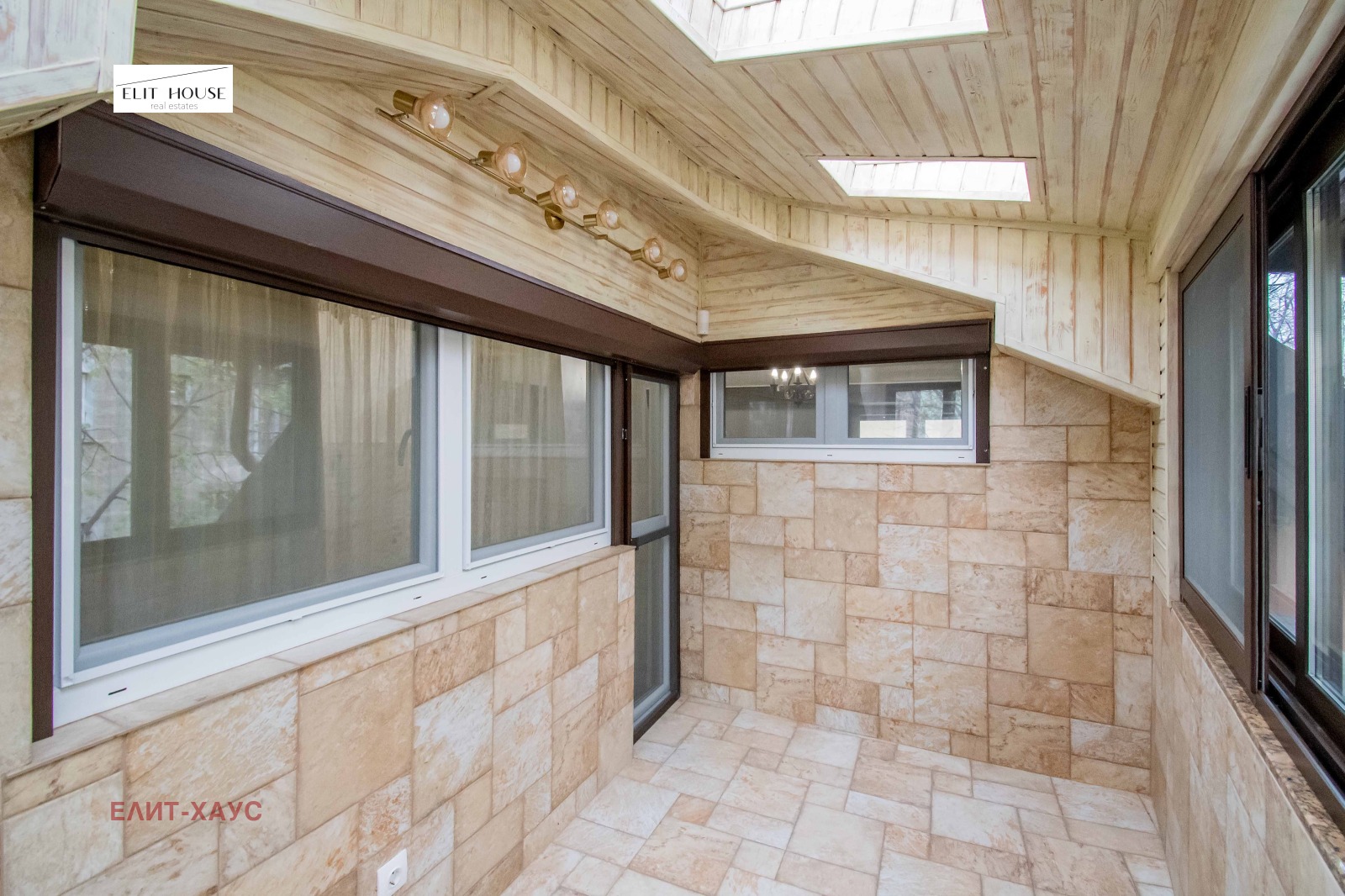 Продава КЪЩА, гр. София, Център, снимка 16 - Къщи - 52543676