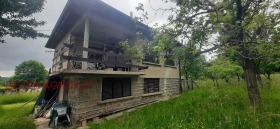 Ev Golemo Buçino, bölge Pernik
