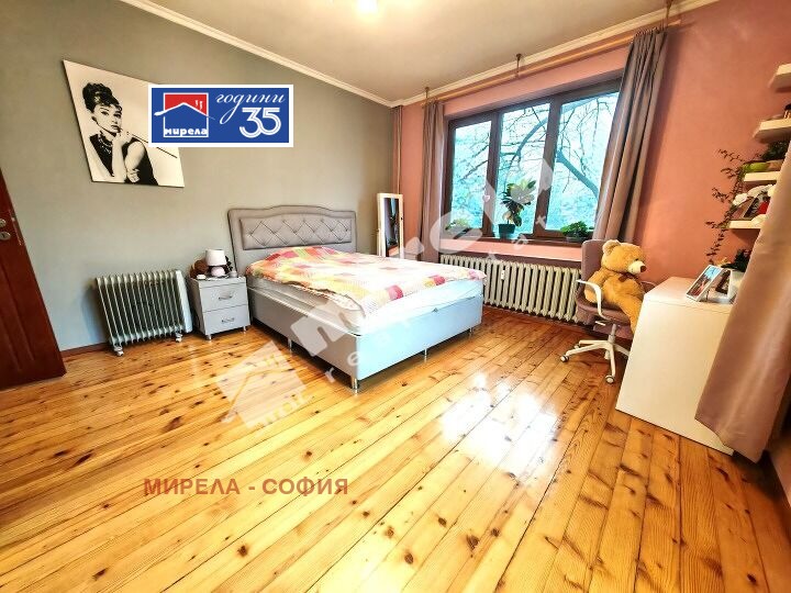 Продава ЕТАЖ ОТ КЪЩА, гр. София, Изток, снимка 5 - Етаж от къща - 54262618