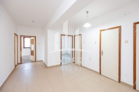 3 Schlafzimmer Wazraschdane 2, Warna