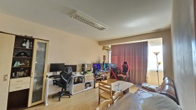 Escritório Slaveikov, Burgas 8