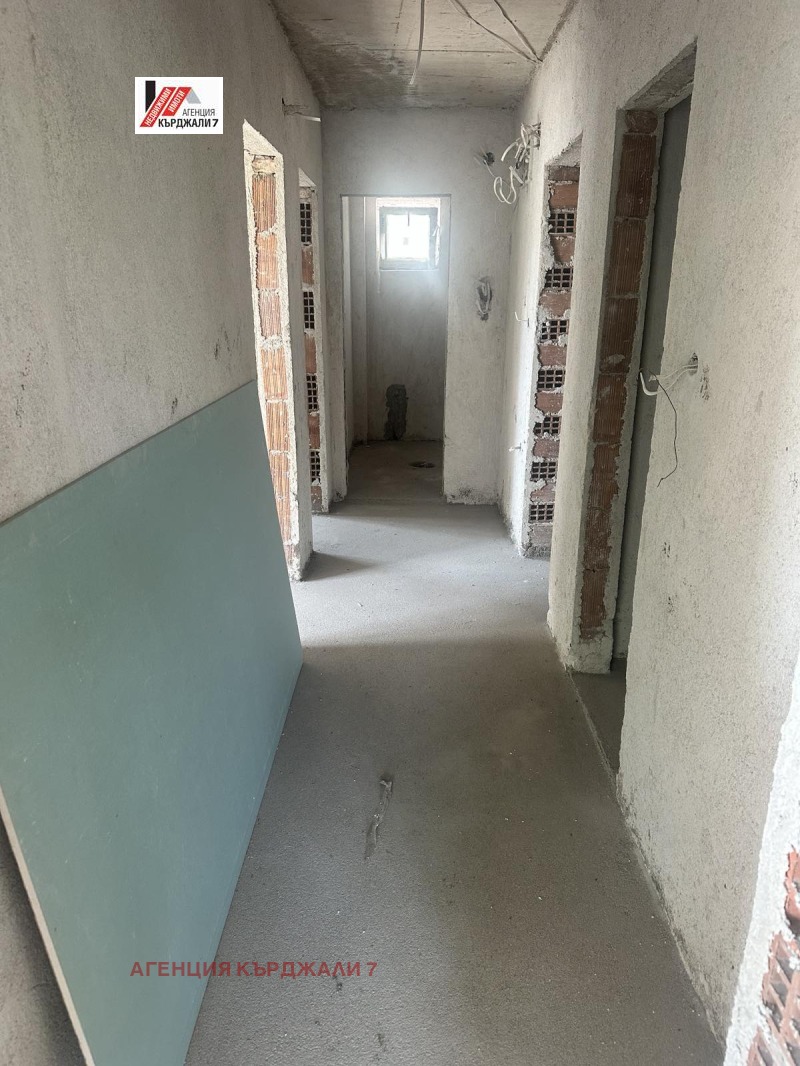 Продава  3-стаен град Кърджали , Байкал , 105 кв.м | 40000274 - изображение [3]