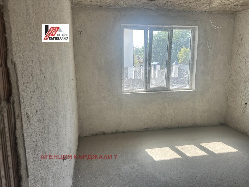 Продава  3-стаен град Кърджали , Байкал , 105 кв.м | 40000274 - изображение [4]