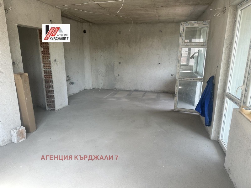 Продава  3-стаен град Кърджали , Байкал , 105 кв.м | 40000274 - изображение [2]