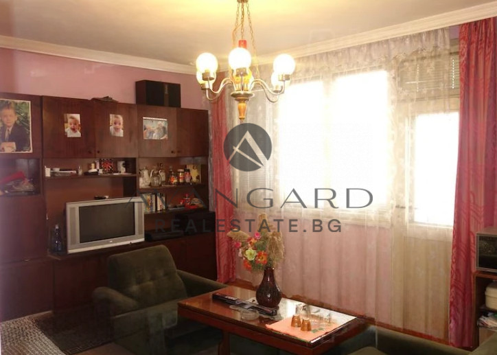 Продава  Етаж от къща, град Пловдив, Прослав •  179 999 EUR • ID 48660491 — holmes.bg - [1] 