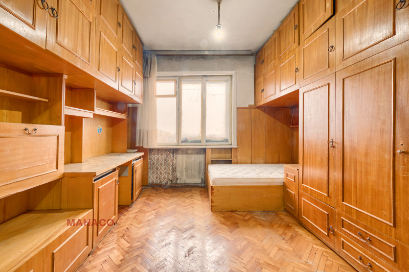 Продава 4-СТАЕН, гр. София, Център, снимка 2 - Апартаменти - 52616349