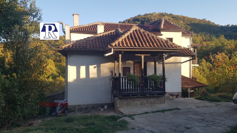 Продава ВИЛНО СЕЛИЩЕ в област Ловеч, с. Орешак - 510 кв.м / 450 000 € » 880 123.50 лв., РУБИКОН