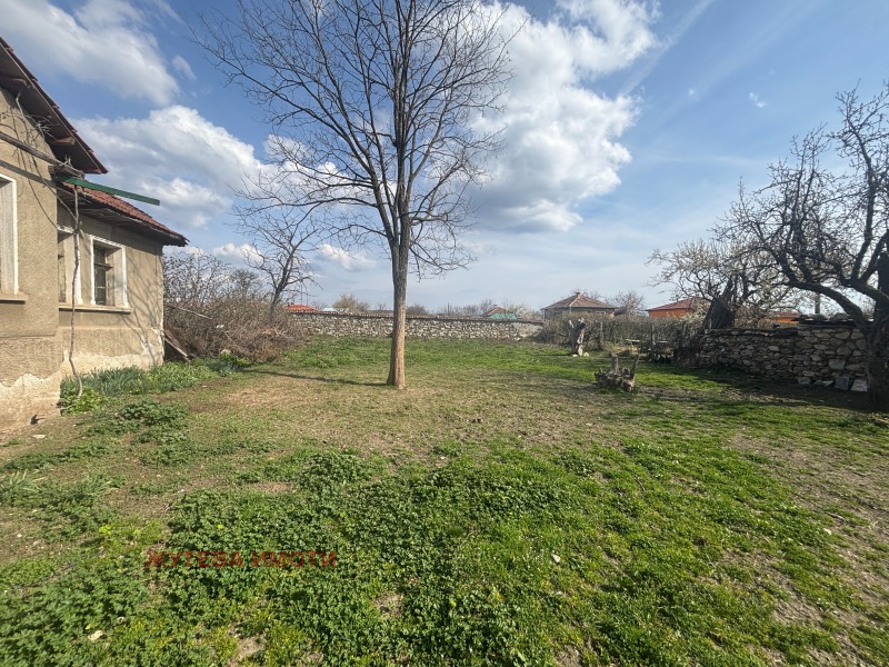 Продава ПАРЦЕЛ в област Пловдив, с. Васил Левски - 1380 кв.м / 70 500 € » 137 886.02 лв., ЖУТЕВА ИМОТИ
