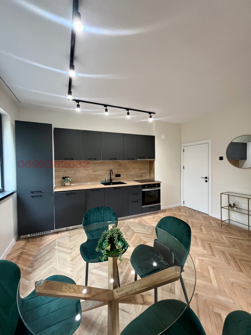 Продава 3-СТАЕН, област Пловдив, гр. Карлово • 315000 лв. / 161056.94 € • 73137656 1