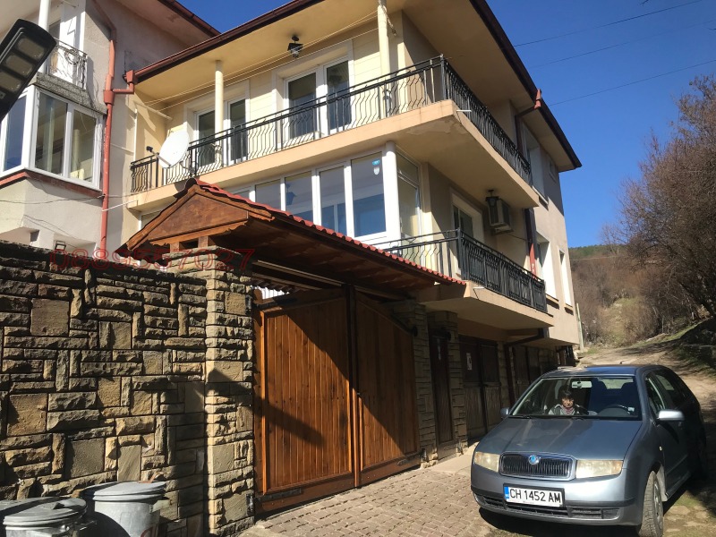 Продава КЪЩА, гр. Котел, област Сливен