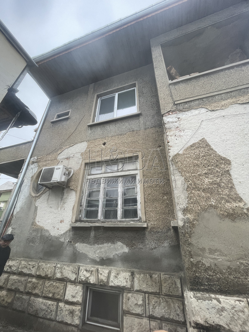 Продава ЕТАЖ ОТ КЪЩА, гр. Русе, Център, снимка 2 - Етаж от къща - 53230673