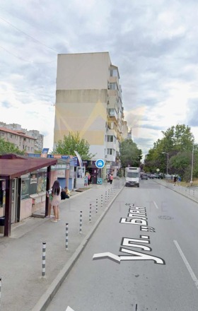 1 quarto Vazrajdane 1, Varna