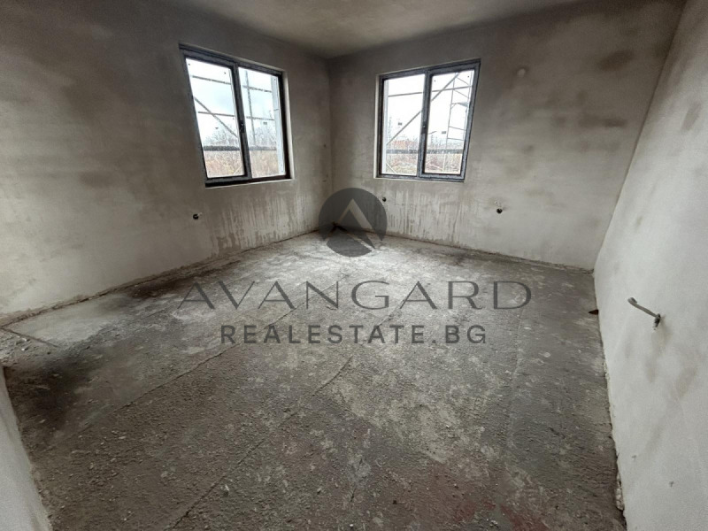 Продава 4-СТАЕН, гр. Пловдив, Остромила, снимка 2 - Апартаменти - 52360543