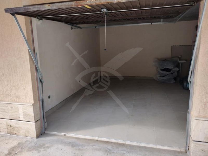 Продава  Гараж, паркомясто, град Варна, Левски 1 • 45 000 EUR • ID 88353457 — holmes.bg - [1] 