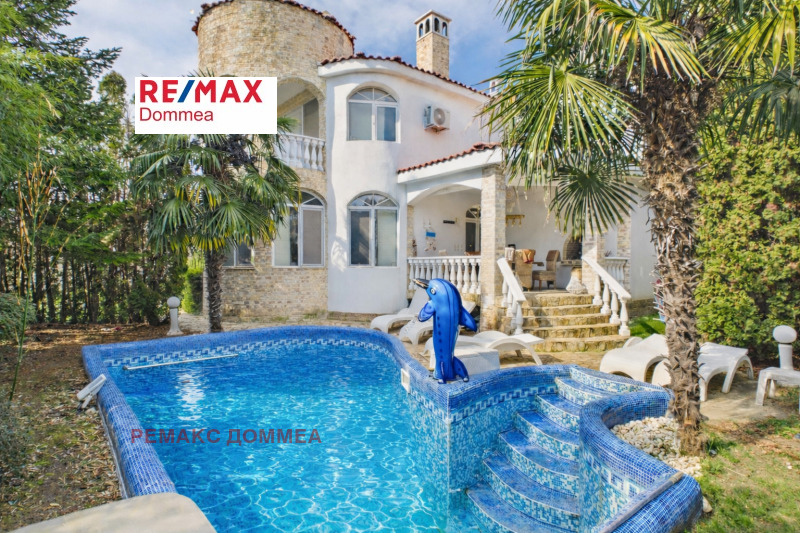 Продава КЪЩА в град Варна, м-т Долна Трака - 310 кв.м / При запитване, РЕМАКС ДОММЕА
