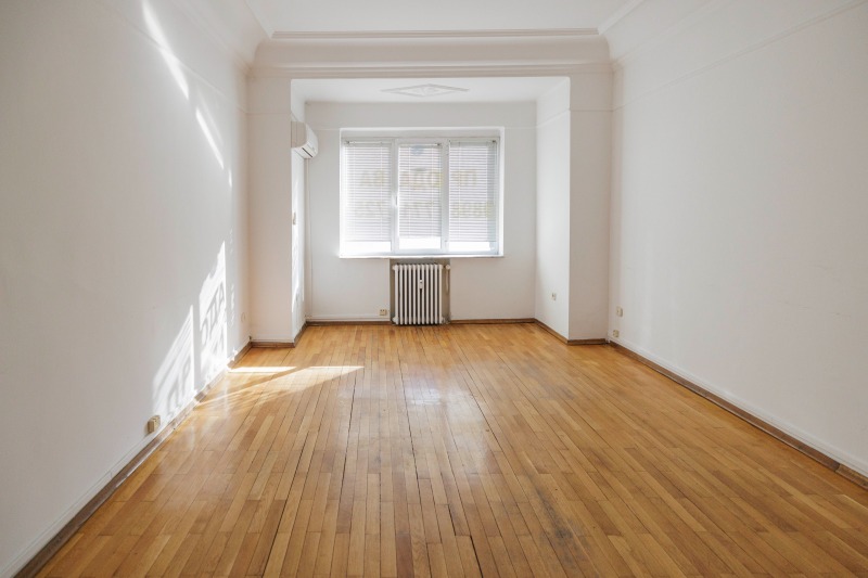 Продава МНОГОСТАЕН, гр. София, Център, снимка 5 - Апартаменти - 52537857