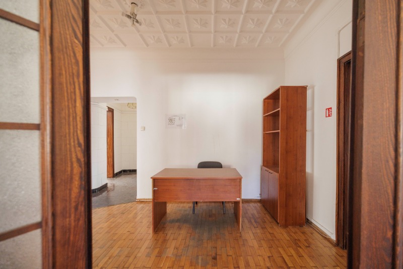 Продава МНОГОСТАЕН, гр. София, Център, снимка 14 - Апартаменти - 52537857