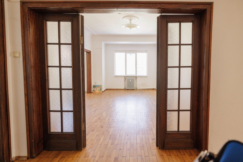 Продава МНОГОСТАЕН, гр. София, Център, снимка 4 - Апартаменти - 52537857