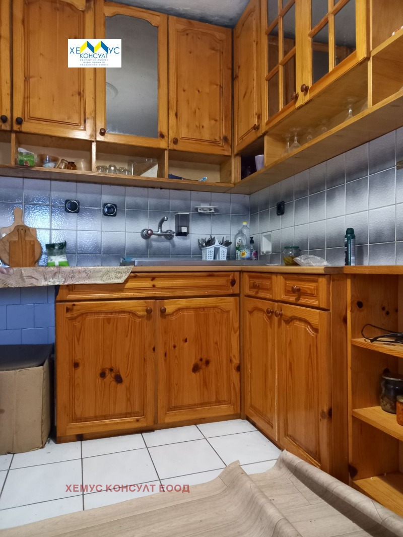 Продава ЕТАЖ ОТ КЪЩА, гр. Троян, област Ловеч, снимка 4 - Етаж от къща - 53005738