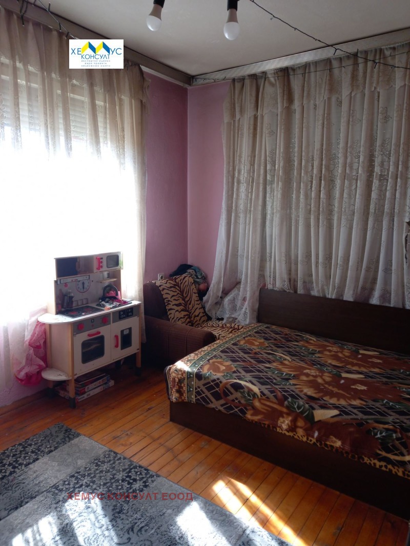 Продава ЕТАЖ ОТ КЪЩА, гр. Троян, област Ловеч, снимка 9 - Етаж от къща - 53005738