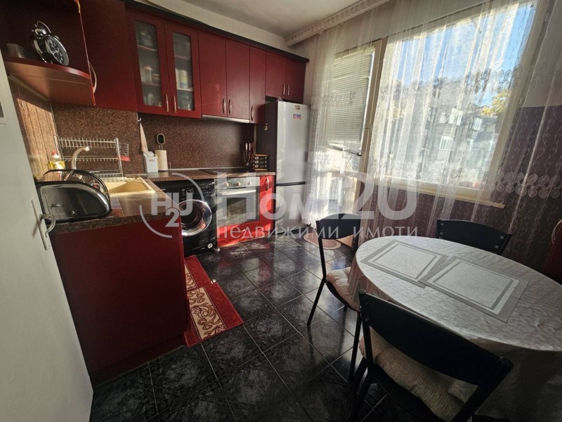 Продава 4-СТАЕН, гр. Варна, Погреби