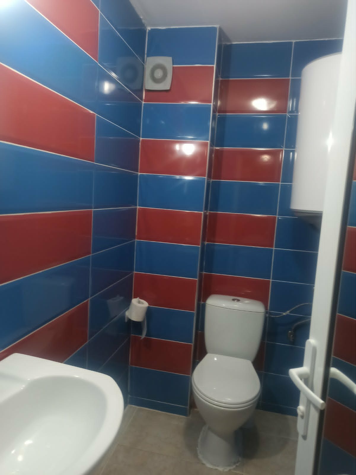 Продава ЕТАЖ ОТ КЪЩА, с. Широко поле, област Кърджали, снимка 11 - Етаж от къща - 55019195