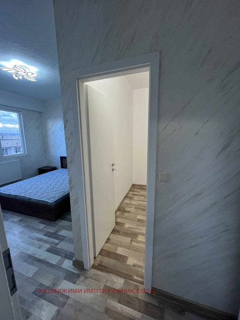 Продава 3-СТАЕН, гр. Перник, Изток, снимка 5 - Апартаменти - 52531718