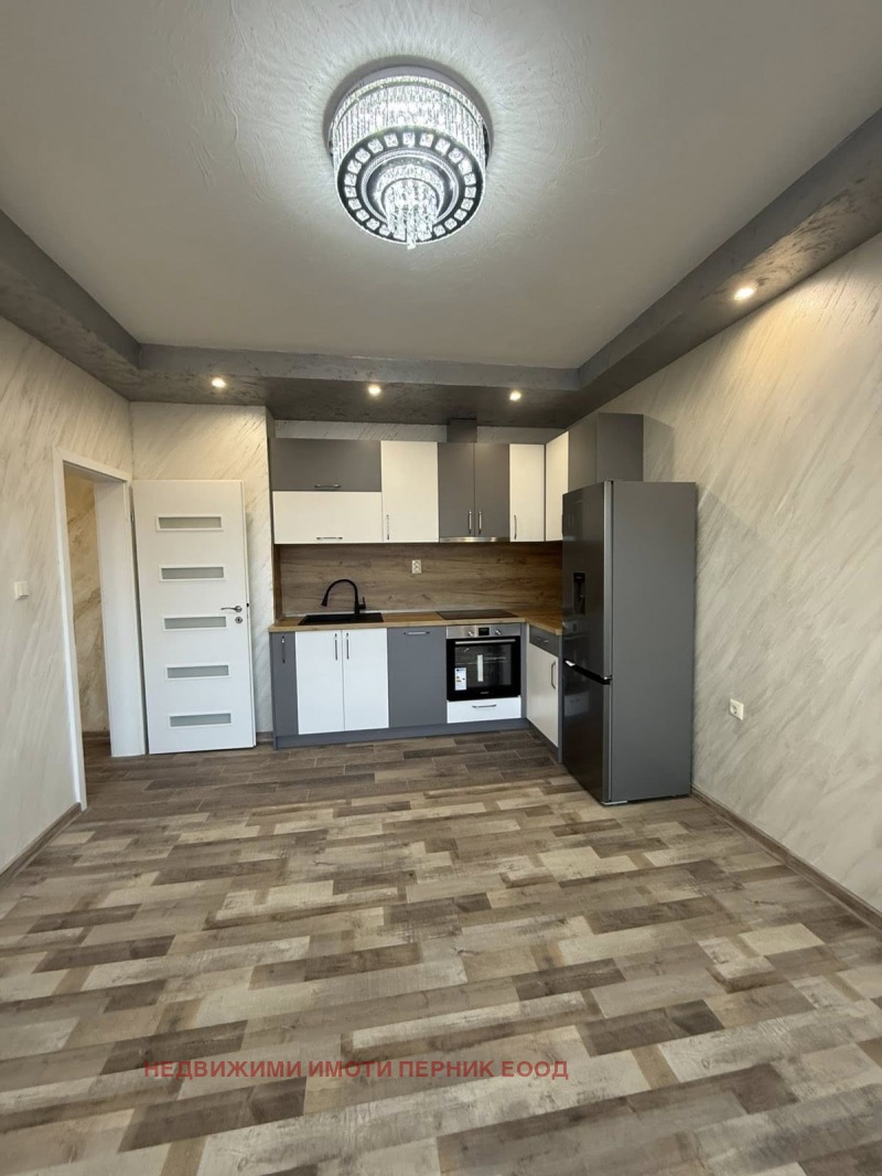 Продава 3-СТАЕН, гр. Перник, Изток, снимка 2 - Апартаменти - 52531718