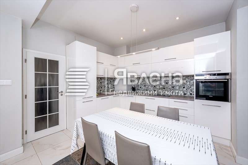 Продава 2-СТАЕН, гр. София, Център, снимка 2 - Апартаменти - 54460606