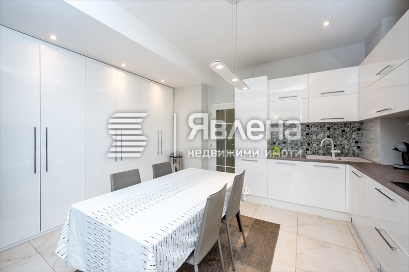 Продава 2-СТАЕН, гр. София, Център, снимка 3 - Апартаменти - 54460606