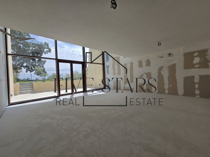 À vendre  3 chambres Varna , m-t Alen mak , 196 m² | 64323513