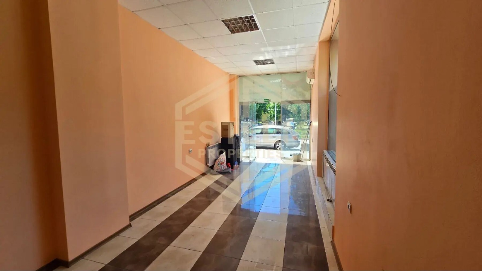 Продава МАГАЗИН, гр. Русе, Здравец, снимка 2 - Магазини - 54592325