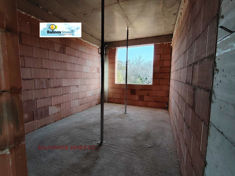 Продава ЕТАЖ ОТ КЪЩА, гр. Варна, м-т Горна Трака, снимка 6 - Етаж от къща - 52798819