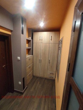 1 chambre Iztok, Pernik 4