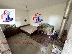 Huis Kalnovo, regio Sjoemen 8