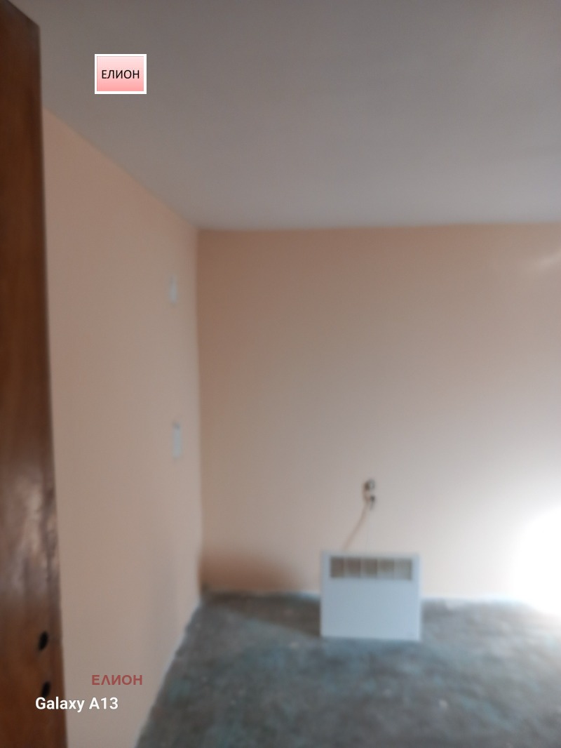 Продава ЕТАЖ ОТ КЪЩА, гр. Перник, Пригаров район, снимка 2 - Етаж от къща - 53189094