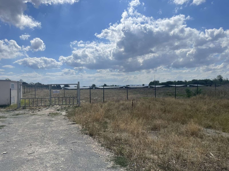 Продава ПАРЦЕЛ, град Шумен, Тракия • 410000 € • 18146270 — Holmes.bg