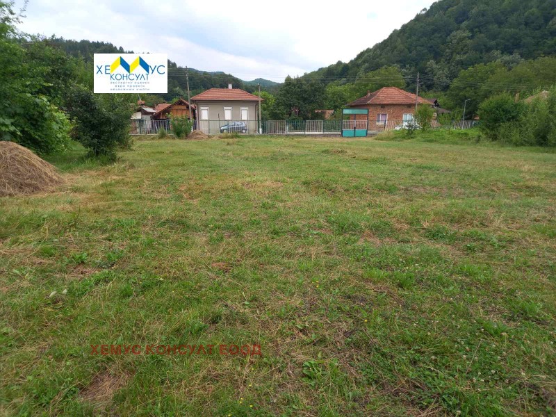 Продава ПАРЦЕЛ в област Ловеч, с. Скандалото - 1098 кв.м / 17 000 € » 33 249.11 лв., ХЕМУС КОНСУЛТ ЕООД